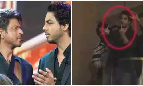 మిడిల్ ఫింగర్ చూపిస్తూ రెచ్చిపోయిన షారుఖ్ ఖాన్ కుమారుడు ఆర్యన్ ఖాన్.. పోలీసులకు ఫిర్యాదు