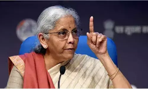 Nirmala Sitharaman: ఉచిత పథకాల కోసం రాష్ట్రాలు విచ్చలవిడిగా అప్పులు.. నిర్మలా సీతారామన్ హెచ్చరిక