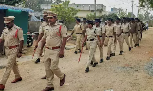 పోలుమల్ల గ్రామంలో పోలీసుల కవాతు..!