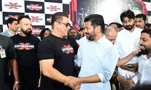 హగ్ చేసుకున్న CM రేవంత్, సల్మాన్ ఖాన్