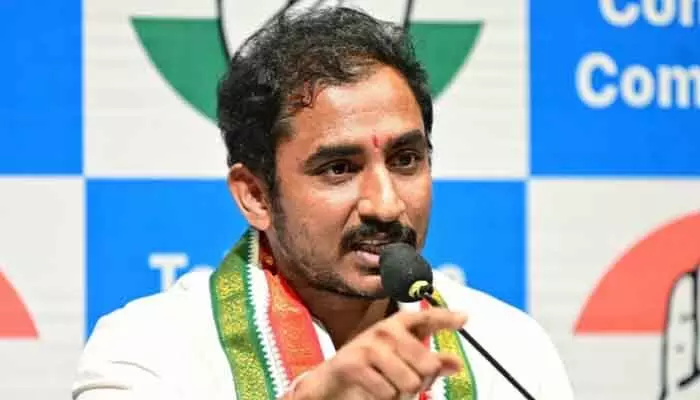 కల్వకుంట్ల గద్దలు మళ్లీ వస్తున్నాయి.. సామా రామ్మోహన్ రెడ్డి కీలక వ్యాఖ్యలు కల్వకుంట్ల గద్దలు మళ్లీ వస్తున్నాయి.. సామా రామ్మోహన్ రెడ్డి కీలక వ్యాఖ్యలు