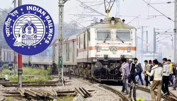 ఇండిగో విమాన సర్వీసులు రద్దు.. రైల్వే శాఖ కీలక నిర్ణయం ఇండిగో విమాన సర్వీసులు రద్దు.. రైల్వే శాఖ కీలక నిర్ణయం