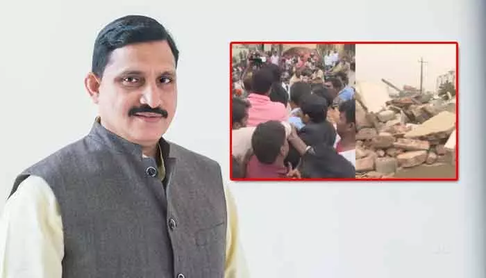 భవానీపురం కూల్చివేతలపై సుజనాచౌదరి కీలక వ్యాఖ్యలు భవానీపురం కూల్చివేతలపై సుజనాచౌదరి కీలక వ్యాఖ్యలు