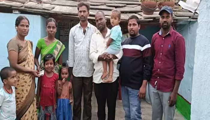 తోటి స్నేహితులు హృదయపూర్వక సహాయం తోటి స్నేహితులు హృదయపూర్వక సహాయం