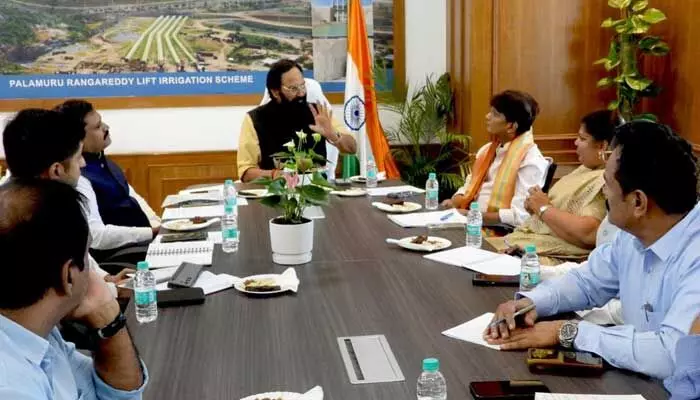 పాలమూరు-రంగారెడ్డికి క్లియరెన్స్ తేవాలి: మంత్రి ఉత్తమ్ పాలమూరు-రంగారెడ్డికి క్లియరెన్స్ తేవాలి: మంత్రి ఉత్తమ్