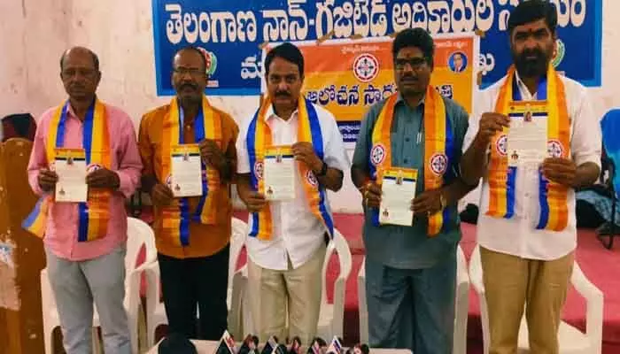 పెత్తందారి వ్యవస్థను ప్రశ్నించిన పండుగ సాయన్న పెత్తందారి వ్యవస్థను ప్రశ్నించిన పండుగ సాయన్న