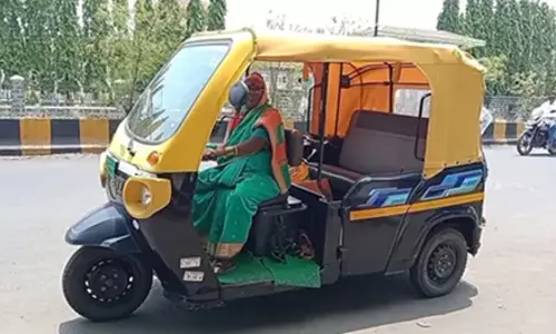 మంగళ ఆజీ.. ఆటో అమ్మమ్మ.!