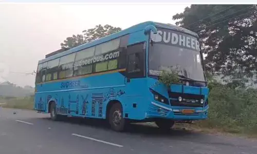 AP : అర్ధరాత్రి నడిరోడ్డుపై ఆగిపోయిన బస్సు