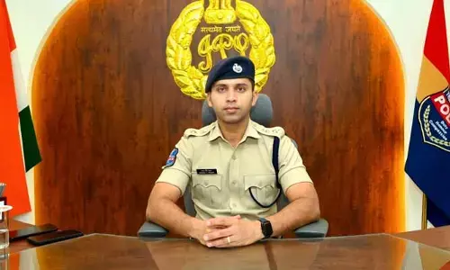 రోడ్డుపక్కన వాహనాలు పార్క్ చేయొద్దు: ఎస్పీ శరత్ చంద్ర పవార్