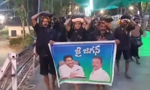 2029లో జగనన్న సీఎం కావాలని.. శబరిమలలో ప్రత్యేక పూజలు