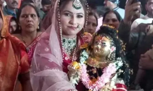 శ్రీకృష్ణుడే నా భర్త.. విగ్రహాన్ని వివాహం చేసుకున్న యువతి