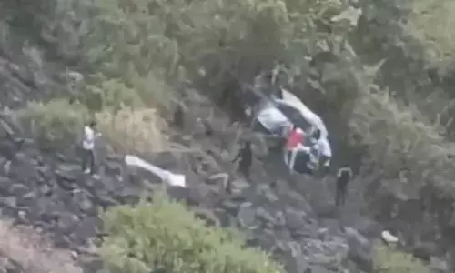 600 అడుగుల లోయలో పడిన కారు.. ఆరుగురు దుర్మరణం