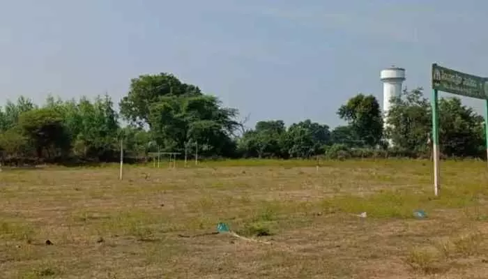 క్రీడా మైదానంపై కోటి ఆంక్షలు..! క్రీడా మైదానంపై కోటి ఆంక్షలు..!