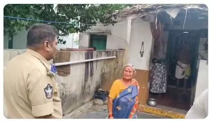 నెల్లూరు జిల్లా | పూజారి ఇంట్లో బంగారం చోరీ.. నెల్లూరు జిల్లా | పూజారి ఇంట్లో బంగారం చోరీ..