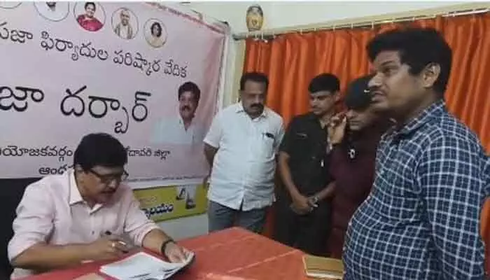 ప్రజా దర్బార్ నిర్వహించిన మంత్రి కందుల దుర్గేష్ ప్రజా దర్బార్ నిర్వహించిన మంత్రి కందుల దుర్గేష్