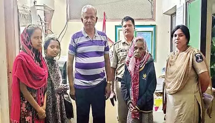 హైదరాబాద్లో హృదయ విదారకర ఘటన.. అంత్యక్రియలకు డబ్బుల్లేక మూడు రోజులు మృతదేహంతోనే హైదరాబాద్లో హృదయ విదారకర ఘటన.. అంత్యక్రియలకు డబ్బుల్లేక మూడు రోజులు మృతదేహంతోనే