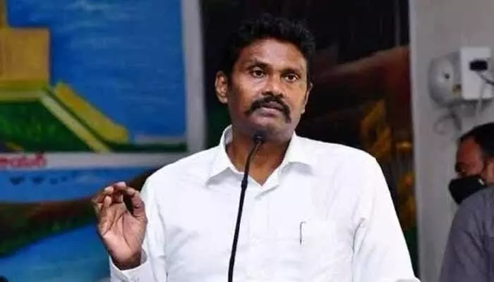 Breaking: సీఐడీ మాజీ చీఫ్ సునీల్ కుమార్కు మరోసారి నోటీసులు Breaking: సీఐడీ మాజీ చీఫ్ సునీల్ కుమార్కు మరోసారి నోటీసులు