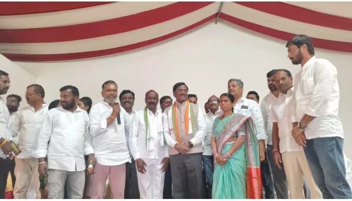 నిధులు కేటాయించండి మంత్రి సాబ్ నిధులు కేటాయించండి మంత్రి సాబ్
