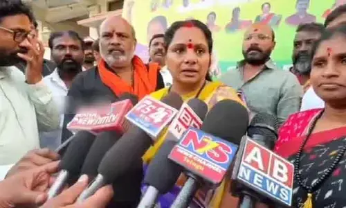 మల్లారెడ్డి వేల ఎకరాలు కబ్జా పెట్టిండు.. కవిత సంచలన ఆరోపణలు
