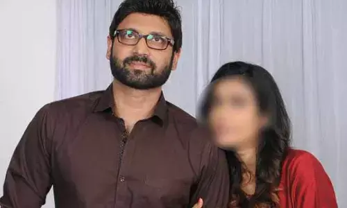 8 ఇయర్స్ అంటూ ఆమెతో చాలా క్లోజ్‌గా ఉన్న ఫొటోను షేర్ చేసిన అక్కినేని హీరో.. కంగ్రాట్స్ చెబుతున్న నెటిజన్లు..