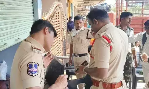 భైంసాలో మహిళ దారుణ హత్య..! చంపేసి మృతదేహం పక్కన్నే..