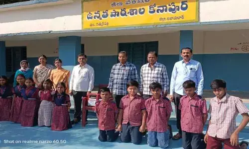 పాఠశాలలో కంప్లైంట్ బాక్సులు ఏర్పాటు