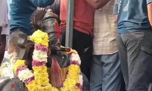 మంగళగిరి | హేకృష్ణా ఇదేమి అపచారం!! విగ్రహ తరలింపునకు అధికారుల యత్నం
