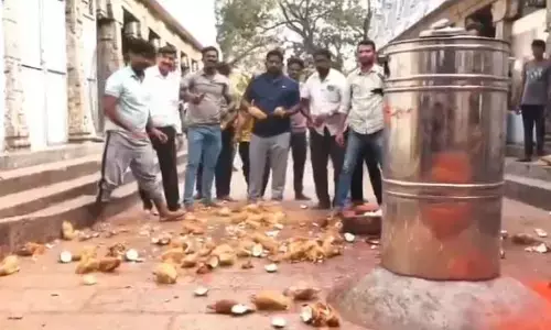 అఖండ 2 ఘన విజయం సాధించాలని తిరుపతిలో అభిమానుల ప్రత్యేక పూజలు