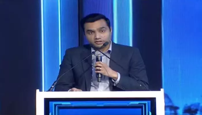 రూ.25 వేల కోట్లతో తెలంగాణలో గ్రీన్డేటా సెంటర్: కరణ్ అదానీ కీలక వ్యాఖ్యలు రూ.25 వేల కోట్లతో తెలంగాణలో గ్రీన్డేటా సెంటర్: కరణ్ అదానీ కీలక వ్యాఖ్యలు