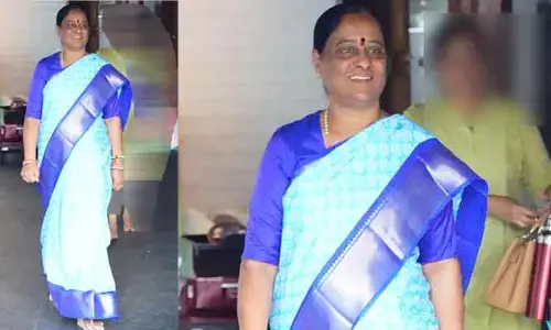 ఇందిరమ్మ చీరలో మెరిసిన మంత్రి కొండా సురేఖ.. తెలంగాణ గ్లోబల్ సమ్మిట్‌కు హాజరు