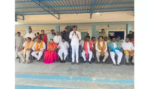 సోషల్ మీడియాకు దూరంగా ఉండండి