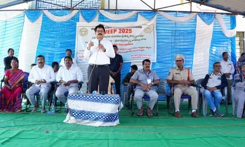 ప్రలోభాలకు లొంగకుండా ఓటు హక్కును వినియోగించుకోవాలి: కలెక్టర్ హనుమంతరావు