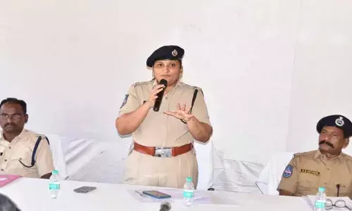 పంచాయతీ ఎన్నికలు పకడ్బంధీతో ప్రశాంతంగా సాగాలి : ఎస్పీ జాన‌కి