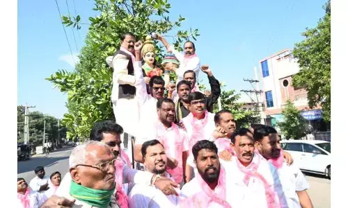 కాంగ్రెస్ అబద్దాల పునాదుల మీద గద్దెనెక్కింది