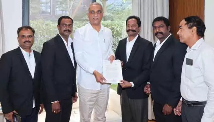 ఏపీపీ పరీక్షను తక్షణమే వాయిదా వేయాలి.. మాజీ మంత్రి హరీశ్రావు డిమాండ్ ఏపీపీ పరీక్షను తక్షణమే వాయిదా వేయాలి.. మాజీ మంత్రి హరీశ్రావు డిమాండ్