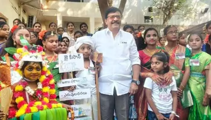 ప్రతి జిల్లాలో మాక్ అసెంబ్లీ నిర్వహణకు చర్యలు : మంత్రి కందుల దుర్గేష్ ప్రతి జిల్లాలో మాక్ అసెంబ్లీ నిర్వహణకు చర్యలు : మంత్రి కందుల దుర్గేష్