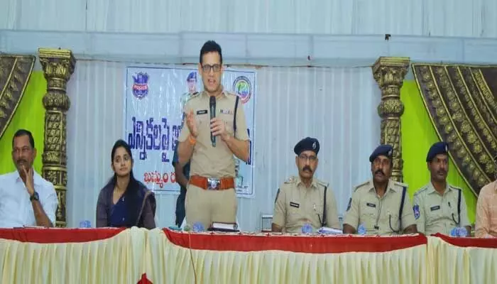 ఎన్నికలు ప్రశాంతంగా జరిగేలా చేయడం ప్రతి ఒక్కరి బాధ్యత : సీపీ సునీల్ దత్ ఎన్నికలు ప్రశాంతంగా జరిగేలా చేయడం ప్రతి ఒక్కరి బాధ్యత : సీపీ సునీల్ దత్