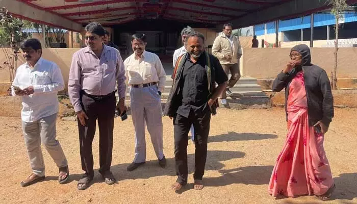 ఎన్నికల సామాగ్రి పంపిణీ కేంద్రాన్ని పరిశీలించిన అదనపు కలెక్టర్ ఎన్నికల సామాగ్రి పంపిణీ కేంద్రాన్ని పరిశీలించిన అదనపు కలెక్టర్