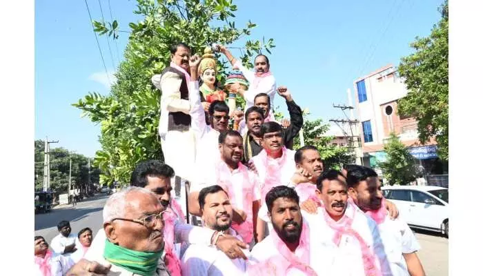 కాంగ్రెస్ అబద్దాల పునాదుల మీద గద్దెనెక్కింది కాంగ్రెస్ అబద్దాల పునాదుల మీద గద్దెనెక్కింది