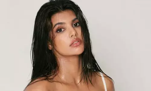 Reecha Sinha : కిల్లింగ్ లుక్స్‌తో మతి పోగొడుతున్న అందాల రాశి