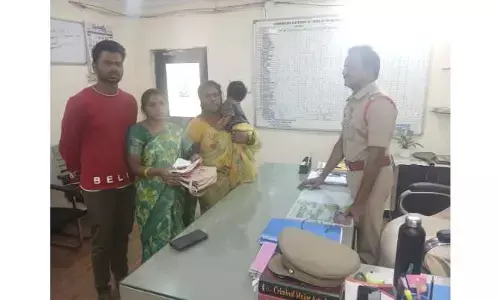 నిజాయితీని చాటుకున్న మహిళ
