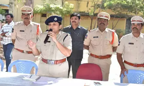 ఎన్నికల ప్రక్రియలో ఎలాంటి అవాంఛనీయ ఘటనలు జరగరాదు : ఎస్పీ జానకి
