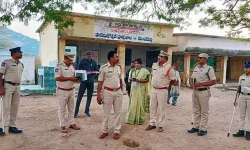 పోలింగ్ కేంద్రాల వద్ద అప్రమత్తంగా ఉండాలి: ఎస్పీ నరసింహ