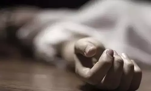 సీలింగ్ ఫ్యాన్ కు ఉరి వేసుకొని మహిళ మృతి