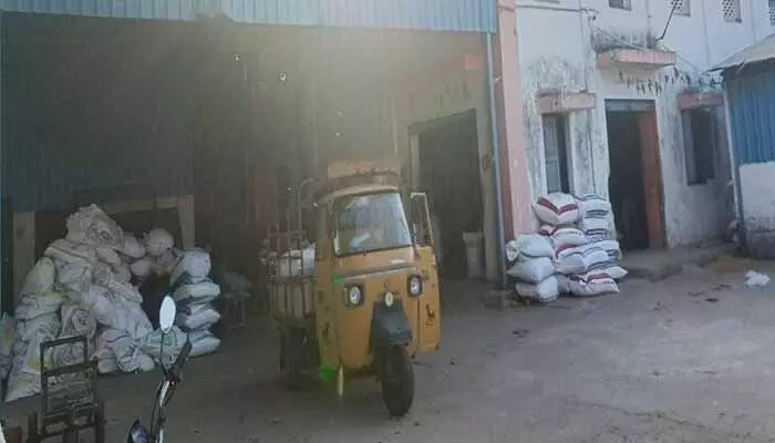 ఓ రైస్ మిల్లులో ఘరానా మోసం ఓ రైస్ మిల్లులో ఘరానా మోసం