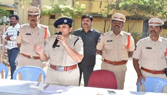 ఎన్నికల ప్రక్రియలో ఎలాంటి అవాంఛనీయ ఘటనలు జరగరాదు : ఎస్పీ జానకి ఎన్నికల ప్రక్రియలో ఎలాంటి అవాంఛనీయ ఘటనలు జరగరాదు : ఎస్పీ జానకి