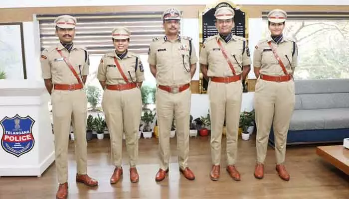 డీజీపీని కలిసిన ఐపీఎస్ ప్రొబేషనరీ అధికారులు డీజీపీని కలిసిన ఐపీఎస్ ప్రొబేషనరీ అధికారులు