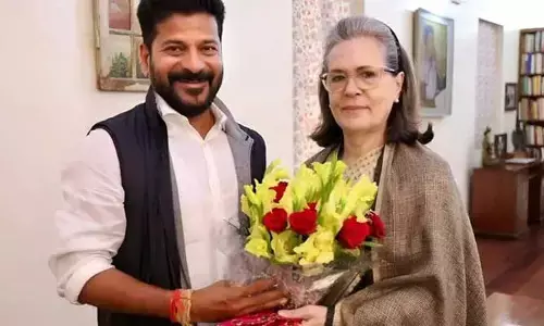 Revanth Reddy: ఢిల్లీ పర్యటనలో రేవంత్ రెడ్డి.. కాంగ్రెస్ అగ్రనేతలతో భేటీ