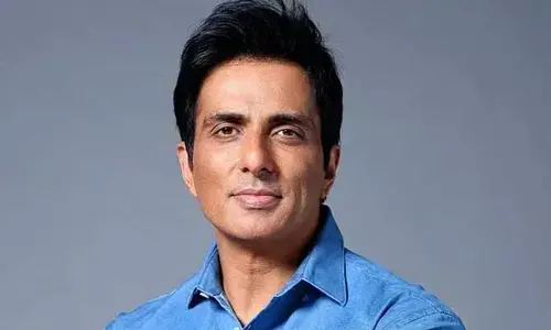 సోషల్ మీడియాను బ్యాన్ చేసి వారి భవిష్యత్తును కాపాడాలి.. సోనూసూద్ ఆసక్తికర ట్వీట్