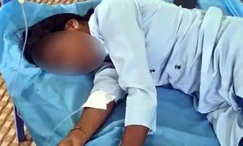 మహిళా ఉద్యోగిపై డాక్టర్ వేధింపులు.. తట్టుకోలేని ఆమె..